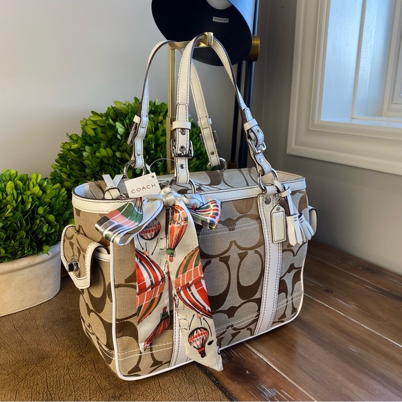 Coach Vintage Signature Gallery Tassel Tote Shoulder Bag - Picture 15 of 16